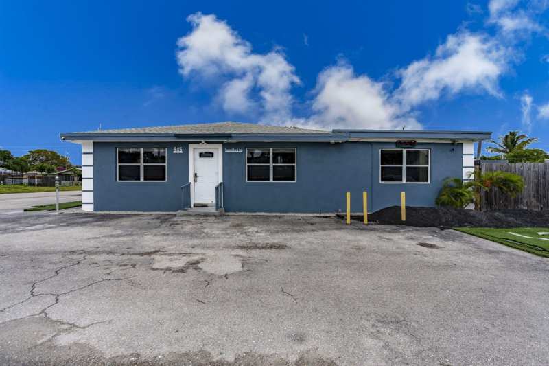 4 bedroom Single Family Residence at 945 Miner Road, Tropical Terrace, Lake Worth — photo 1