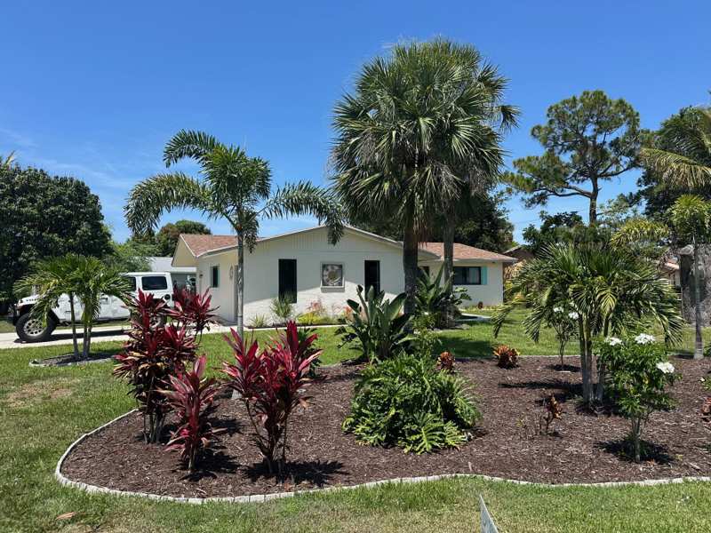 4 bedroom Single Family Residence at 907 SE Lake Street, Sherwood Forrest, Stuart — photo 1