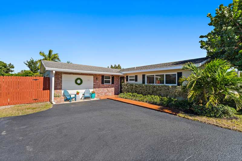 3 bedroom Single Family Residence at 1401 N Lake Court, South Lake Clarke, Lake Clarke Shores — photo 1