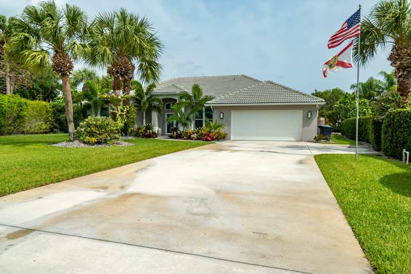 4 bedroom Single Family Residence at 1714 Coconut Drive, Amended Plat Of Jennings Cove Subdivision, Fort Pierce — photo 1