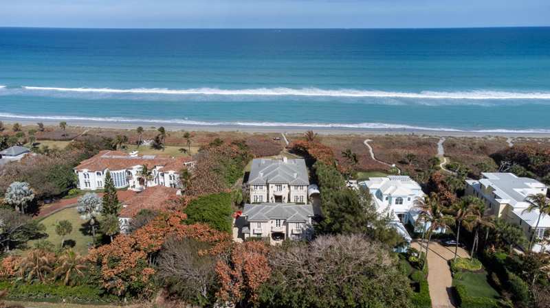 7 bedroom Single Family Residence at 19 N Beach Road, Bon Air Beach, Jupiter Island — photo 1