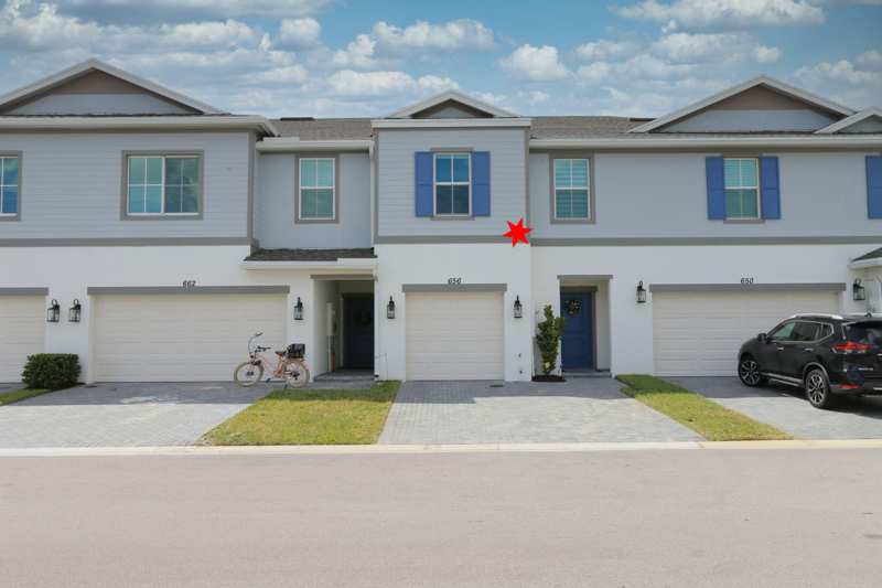 3 bedroom Townhouse at 656 NE Waters Edge Lane, River Place On The St Lucie No. 8, Port St. Lucie — photo 1