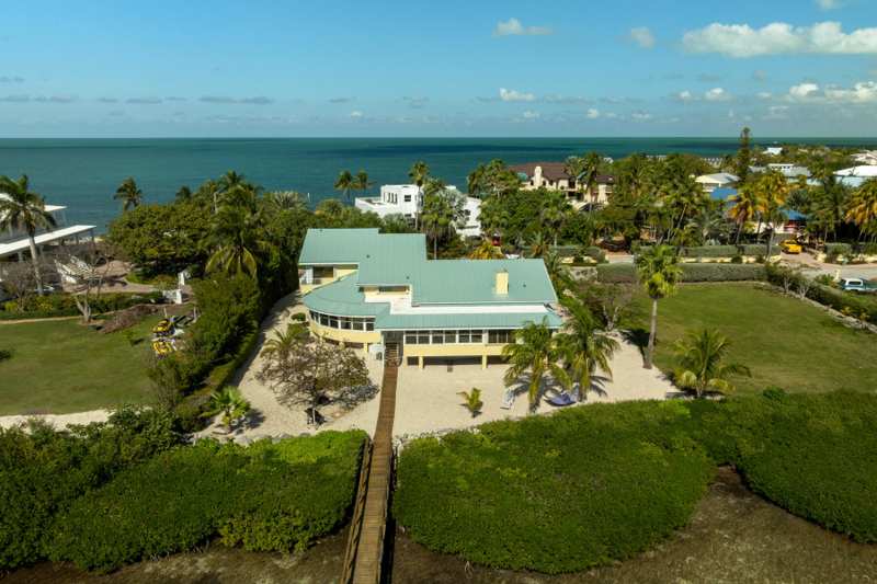 4 bedroom Single Family Residence at 120 Pirates Cove Drive, Stirrup Key Sub (52.5), Marathon — photo 1