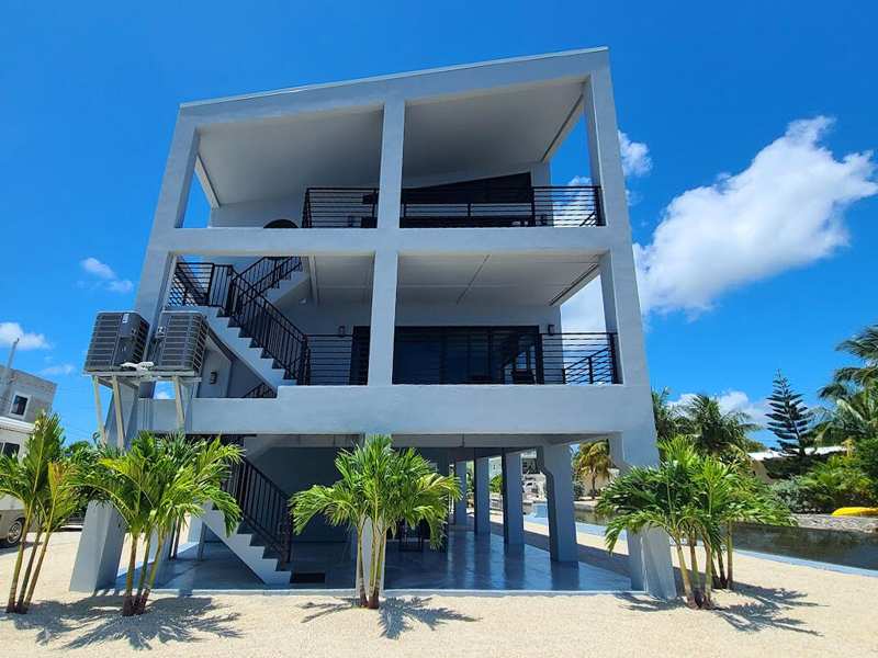 5 bedroom Single Family Residence at 31449 Avenue I, Sands Sub (31.0), Big Pine Key — photo 1