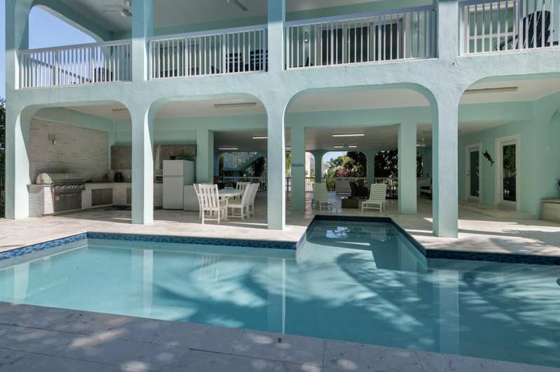 5 bedroom Single Family Residence at 426 Calle Limon, Waloriss Sub (49.5), Marathon — photo 1
