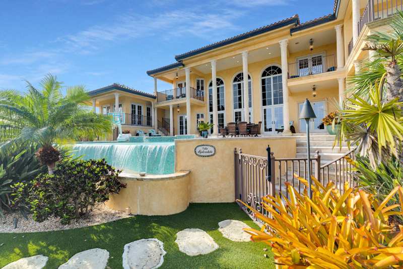 5 bedroom Single Family Residence at 301 Ixora Street, Yacht Club Island (61.0), Duck Key — photo 1