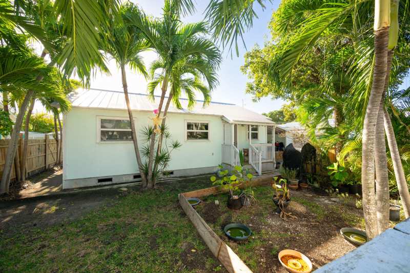 4 bedroom Duplex at 2004 Patterson Avenue, Key West Realty Cos Sub (3.0), Key West — photo 1