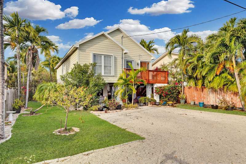 3 bedroom Single Family Residence at 307 Avenue B, Johnsonville (9.0), Big Coppitt — photo 1