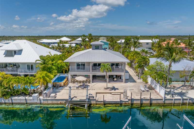 4 bedroom Single Family Residence at 29562 Saratoga Avenue, Pine Channel Estates (29.5), Big Pine Key — photo 1