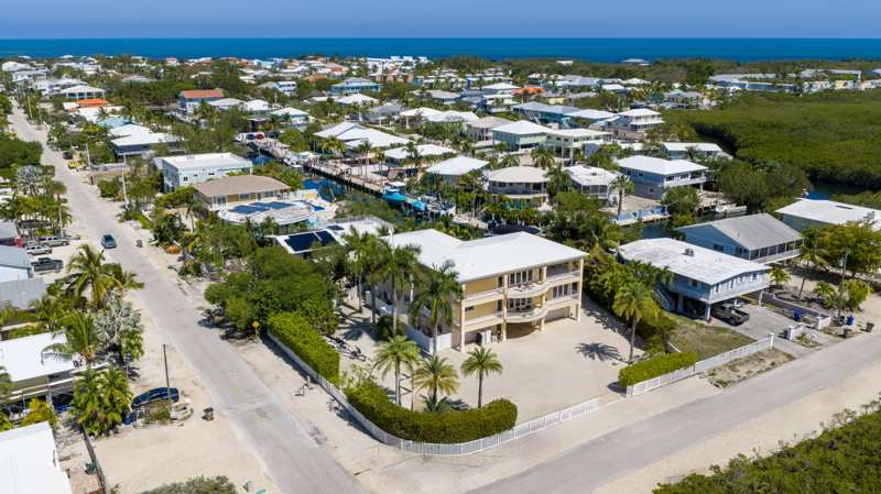4 bedroom Single Family Residence at 101 Ocean Shores Drive, Key Largo Ocn Shores (100.0), Key Largo — photo 1