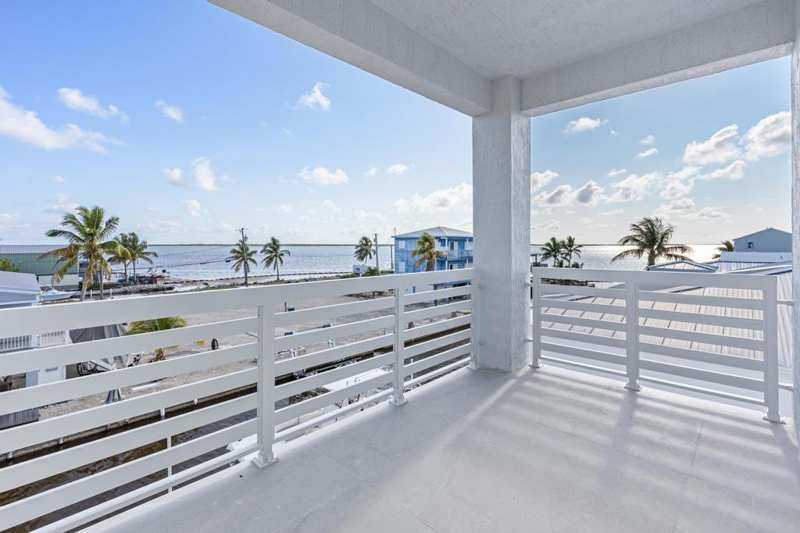 4 bedroom Single Family Residence at 31569 Avenue D, Big Pine Cove (31.5), Big Pine Key — photo 1