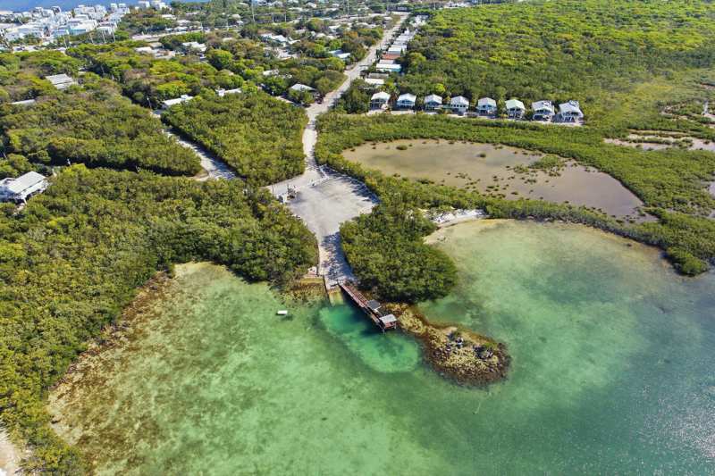 3 bedroom Single Family Residence at 323 Bay view Avenue, Bay Haven (95.0), Key Largo — photo 1