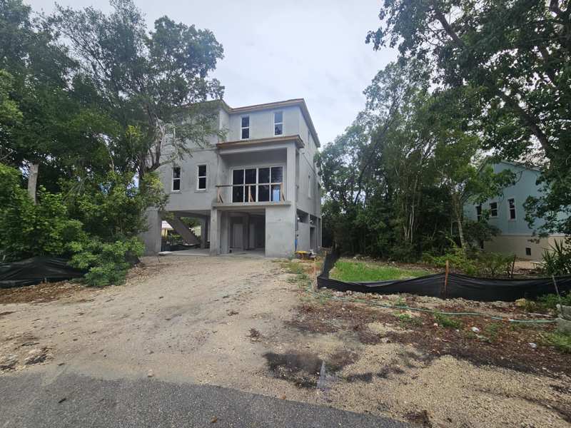4 bedroom Single Family Residence at 124 Peace Avenue, Dove Creek (94.0), Key Largo — photo 1