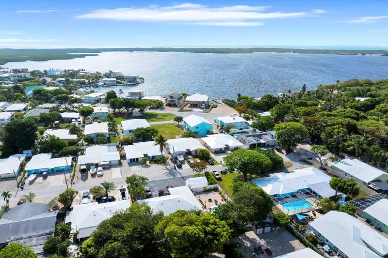 4 bedroom Single Family Residence at 304 2Nd Ter, Largo Sound Vill (104.0), Key Largo — photo 1