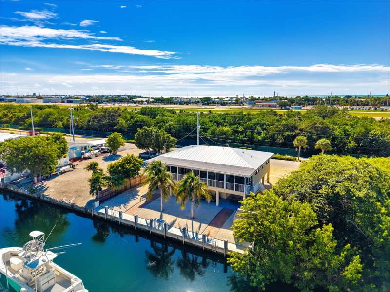 4 bedroom Duplex at 9104 Aviation Boulevard, Sea-Air Estates (52.0), Marathon — photo 1