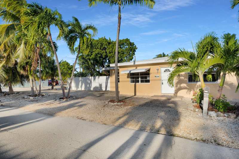 3 bedroom Single Family Residence at 400 117th Street Ocean, Little Venice (53.0), Marathon — photo 1