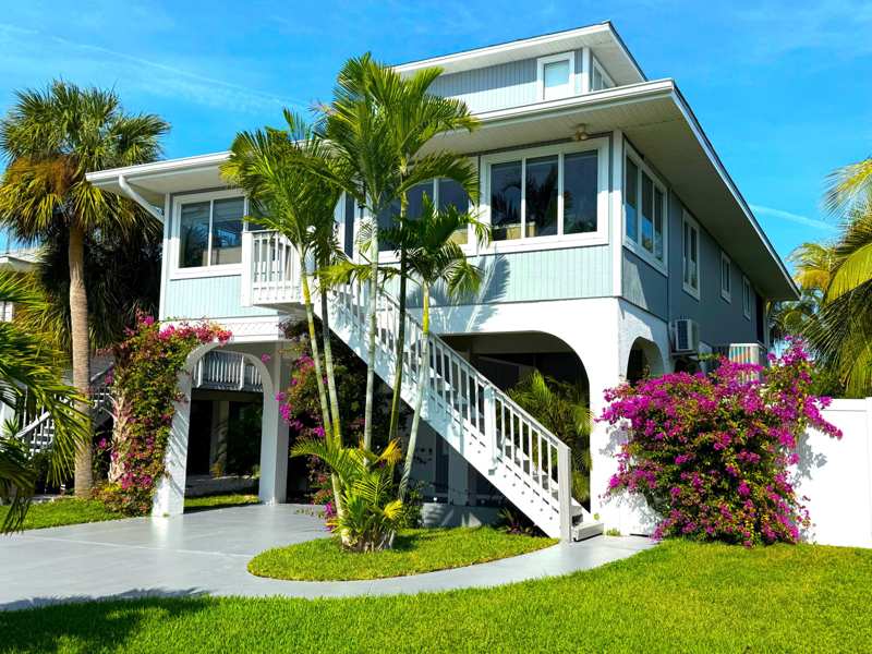 4 bedroom Single Family Residence at 27385 Saint Lucie Lane, Breezeswept Bch Est (27.5), Ramrod Key — photo 1