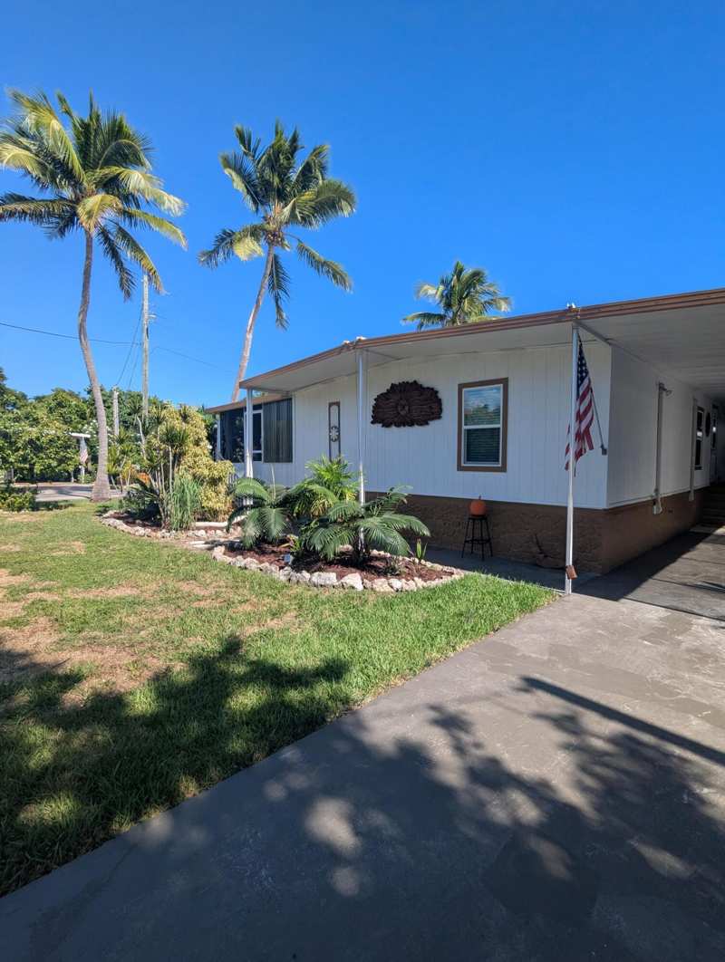 2 bedroom Mobile Home at 500 N Emerald Drive, Silver Shores (96.0), Key Largo — photo 1