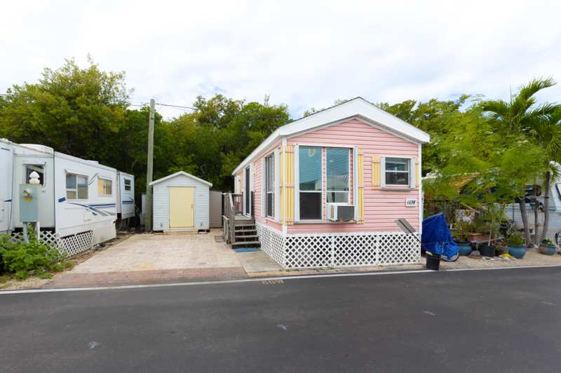 1 bedroom Mobile Home at 6099 Overseas Highway #Lot 60W, Keys RV/Mobile Home Condominium (50.5), Marathon — photo 1