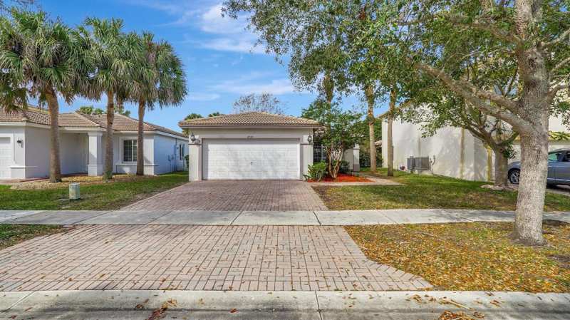 3 bedroom Single Family Residence at 4558 SW 125th Lane, Silver Falls, Miramar — photo 1