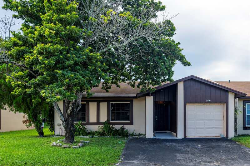 3 bedroom Single Family Residence at 9510 W Fern Lane, The Meadows Of Miramar Ph, Miramar — photo 1
