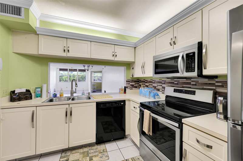 2 bedroom Condominium at 10369 NW 24th Place #402, Sunrise Lakes 187 Condo, Sunrise — photo 1