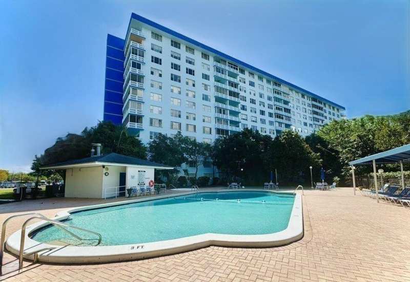 1 bedroom Condominium at 4001 Hillcrest Drive #407, Hillcrest East, Hollywood — photo 1