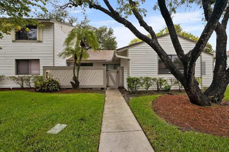 3 bedroom Villa at 9824 NW 36th Street #9824, Nob Hill At Welleby, Sunrise — photo 1