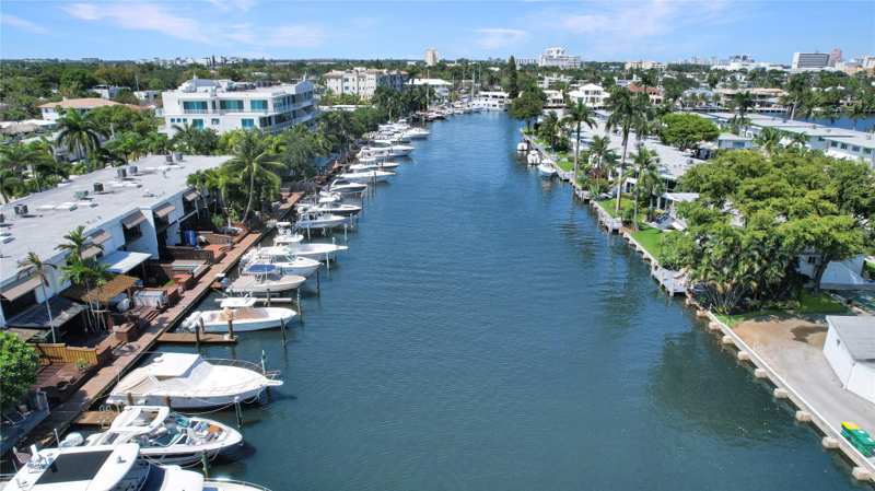 2 bedroom Townhouse at 424 Hendricks Isle #6, The Boathouse, Fort Lauderdale — photo 1