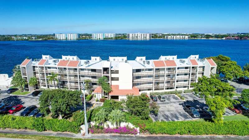 2 bedroom Condominium at 115 Lake Emerald Drive #403, Lake Emerald, Oakland Park — photo 1