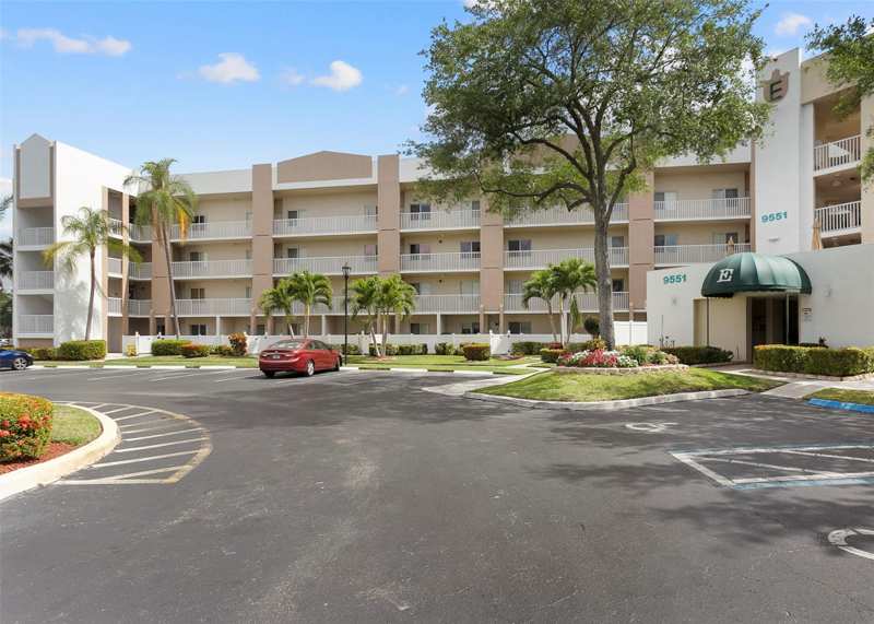 2 bedroom Condominium at 9551 Weldon Circle #404, Kings Pointe, Fort Lauderdale — photo 1