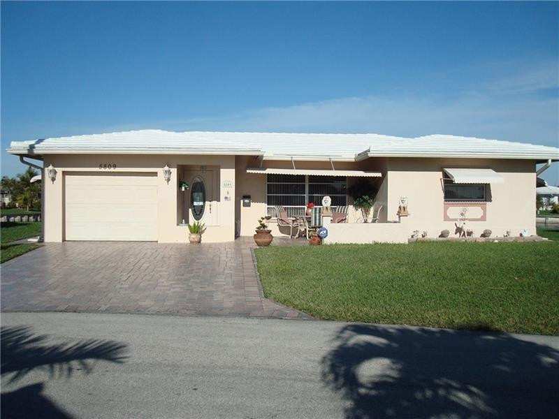 2 bedroom Single Family Residence at 5809 NW 85th Avenue, Mainlands Of Tamarac Lake, Tamarac — photo 1
