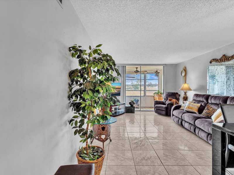 1 bedroom Condominium at 9041 Sunrise Lakes Boulevard #113, Sunrise Lakes, Sunrise — photo 1