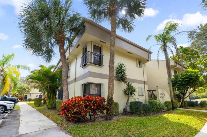 2 bedroom Condominium at 2963 Carambola Circle, Applewood Village IV, Coconut Creek — photo 1