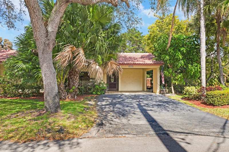 2 bedroom Condominium at 16131 Laurel Drive #33, Villas Of Bonaventure, Weston — photo 1