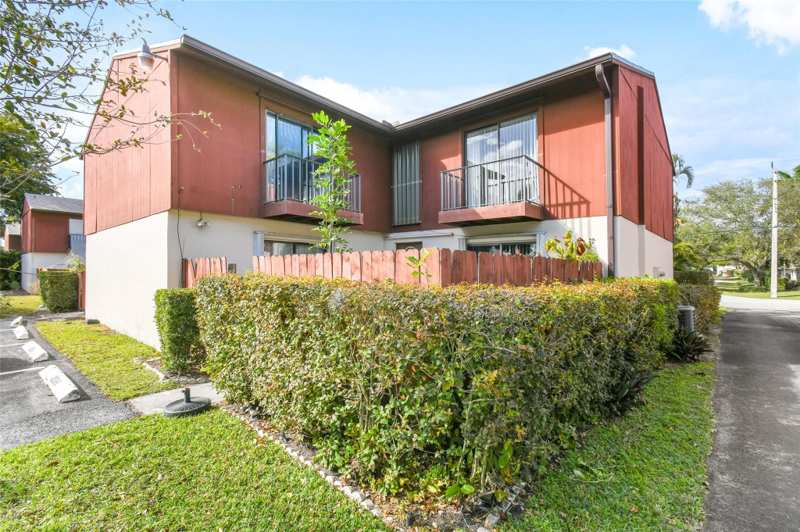 2 bedroom Townhouse at 4350 Lilac Street #B, Elmarc Twh A/K/A Lilac St, Palm Beach Gardens — photo 1
