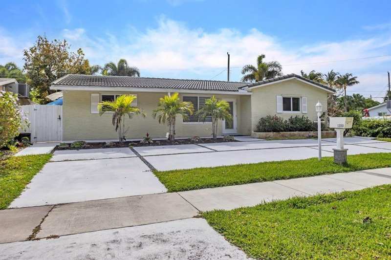 3 bedroom Single Family Residence at 1250 Arthur Street, Country Club Homes 38-13, Hollywood — photo 1