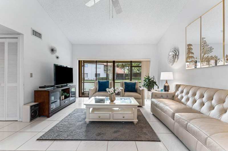 2 bedroom Condominium at 10 Via De Casas Sur #104, South Lake Condo, Boynton Beach — photo 1