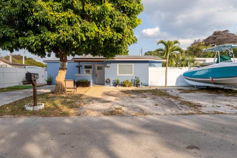 5 bedroom Single Family Residence at 1432 SW 26th Avenue, Relland Park, Fort Lauderdale — photo 1