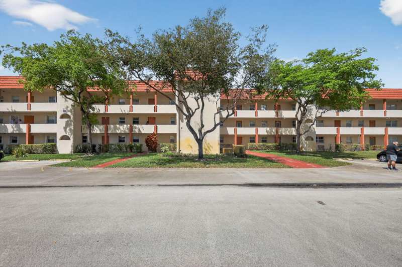 1 bedroom Condominium at 8051 N Sunrise Lakes Drive #307, Sunrise Lakes 31 Condo, Sunrise — photo 1