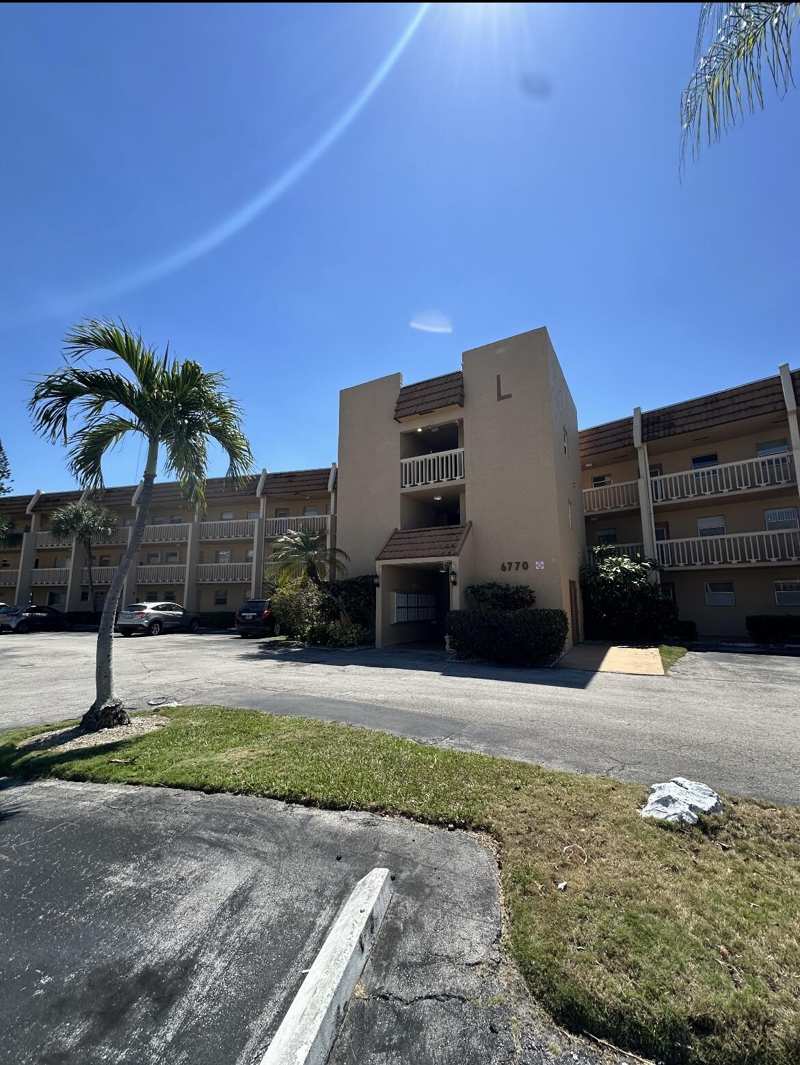 1 bedroom Condominium at 6770 Royal Palm Boulevard #207l, Royal Park Gardens Ii-L Condo, Margate — photo 1