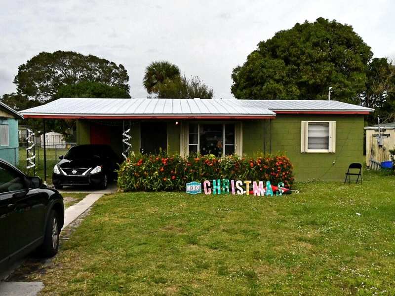 2 bedroom Single Family Residence at 1906 N Avenue, Southern Pines, Fort Pierce — photo 1