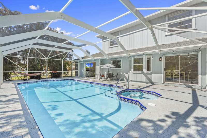 5 bedroom Single Family Residence at 405 NE Midvale Street, Port St Lucie Section 26, Port St. Lucie — photo 1