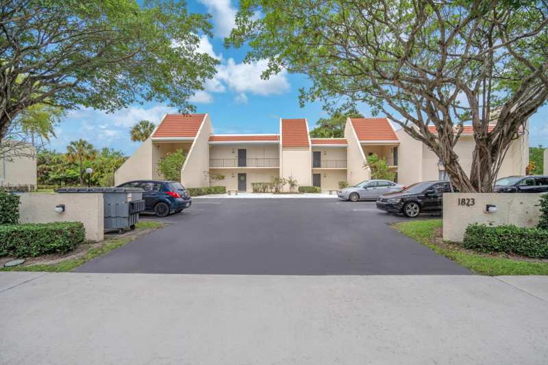 2 bedroom Condominium at 1823 Presidential Way #E101, Lands Of The President Condo 1, West Palm Beach — photo 1