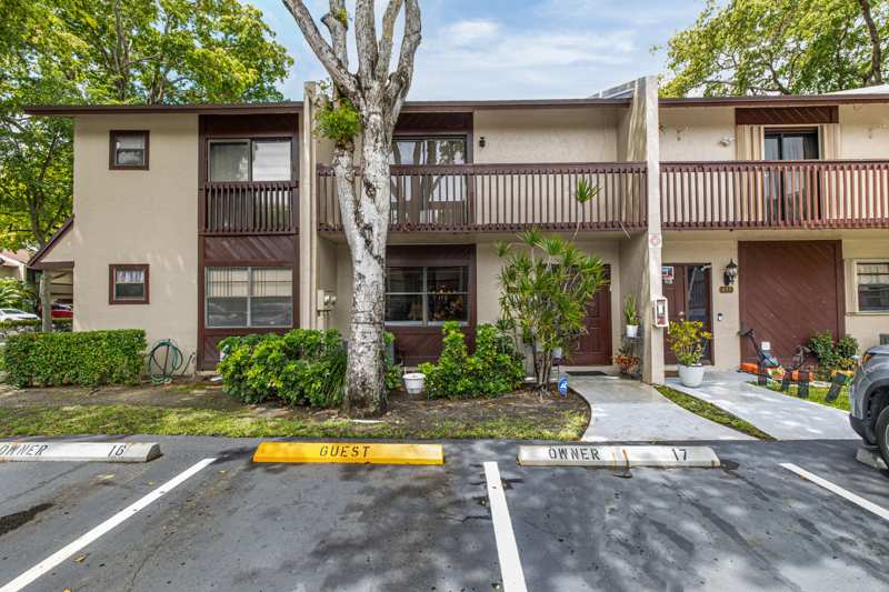 2 bedroom Townhouse at 837 NW 47th Street, Villager Townhomes, Deerfield Beach — photo 1