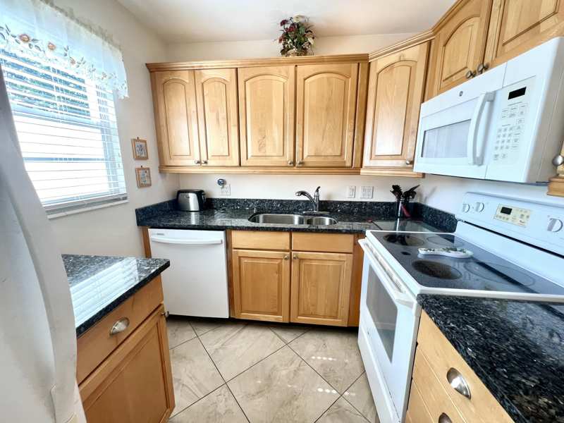 2 bedroom Condominium at 328 Farnham P, Farnham P Condo, Deerfield Beach — photo 1