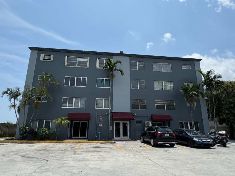 2 bedroom Condominium at 1060 Crystal Lake Drive #101, Sommerset Condominiums, Deerfield Beach — photo 1