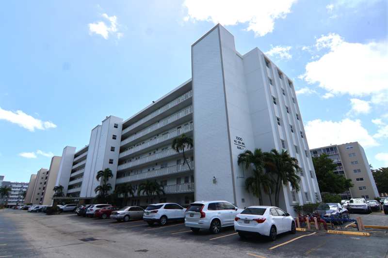 1 bedroom Condominium at 1000 NE 12th Avenue #106, Meadowbrook Condo Apts Bldg 7, Hallandale Beach — photo 1