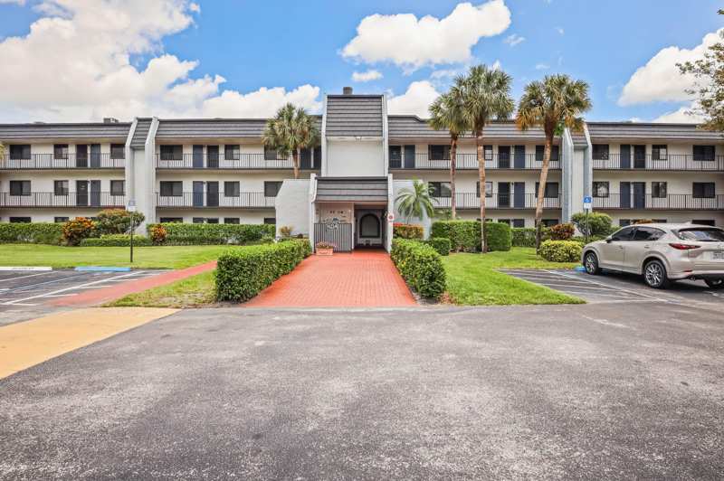 1 bedroom Condominium at 4254 Deste Court #208, Fountains Of Palm Beach Condo 5, Lake Worth — photo 1
