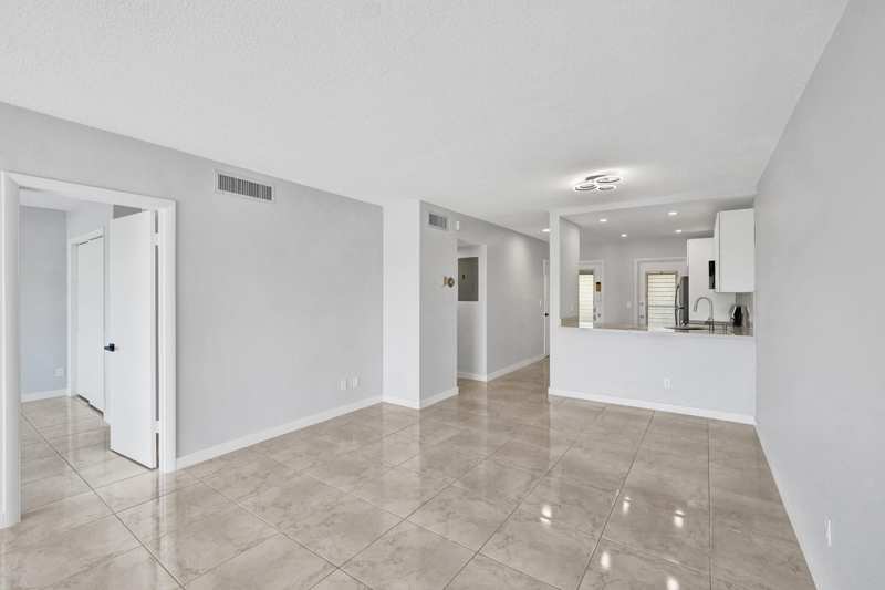 2 bedroom Stock Cooperative at 455 Paradise Isle Boulevard #305, Isle Of Paradise Co-Op F, Hallandale Beach — photo 1